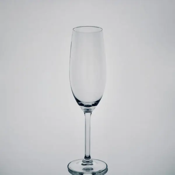 Champagne Flute: 220ml